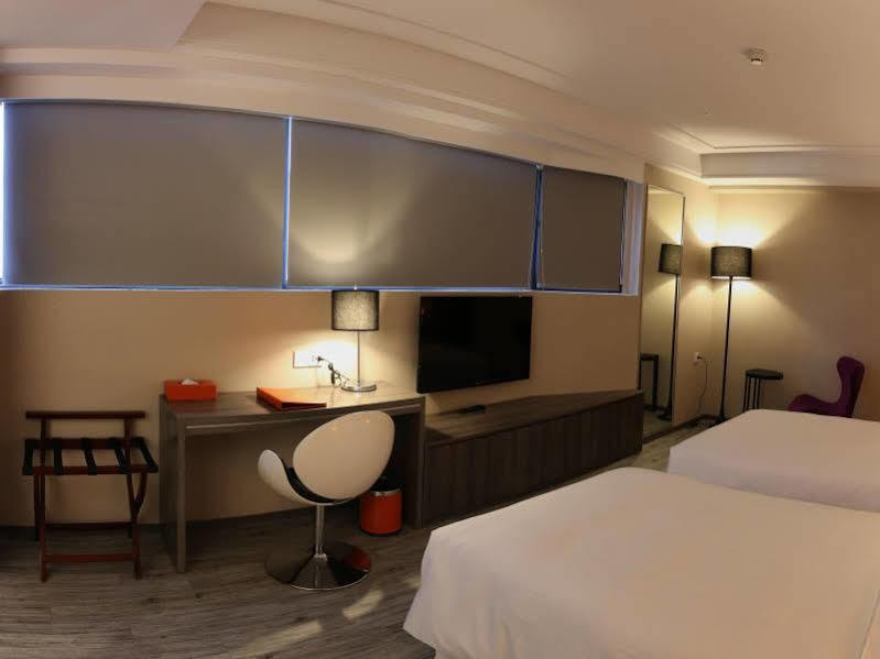 Royal Fine Hotel Kaohsiung Buitenkant foto
